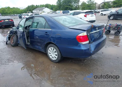 2005 Toyota Camry Le z USA, uszkodzony, nr VIN 4T1BE30KX5U027862